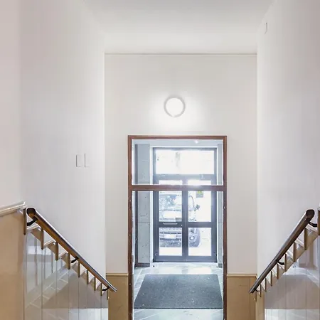 With Balconies! * ורונה